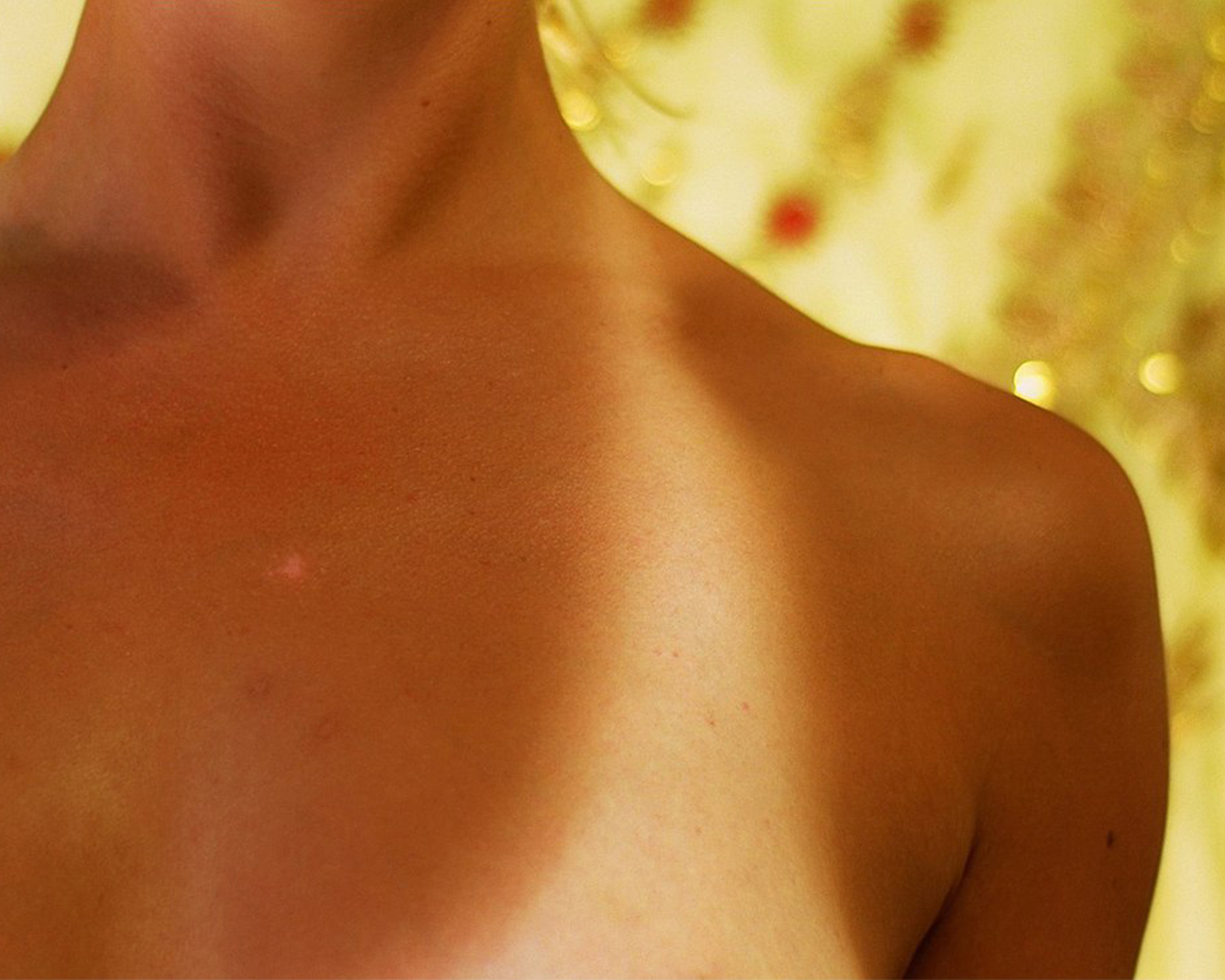 CellDerma Suntan Chest Close Up Content Image